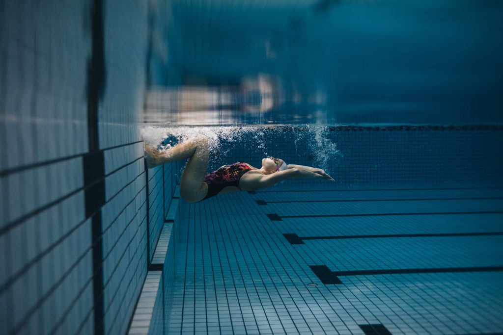 Pływanie – sposób na odzyskanie formy po przerwie od ćwiczeń