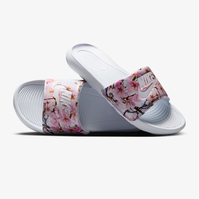 Damskie Klapki NIKE NIKE VICTORI ONE SLIDE PRINT FZ3111-100, kolor biały