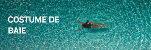 femeie în piscină în costum de baie