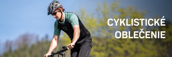 Muž na bicykli v oblečení značky Radvik